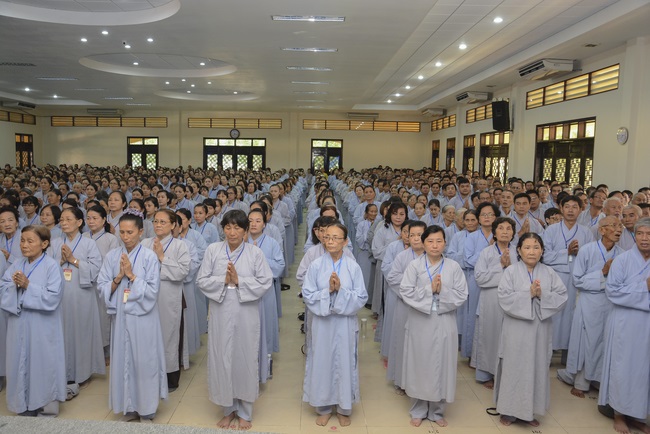 “HOW TO TAKE THE RIGHT PRAYING IN BUDDHISM” Dharma Talk in the 89th Seven-Day Retreat